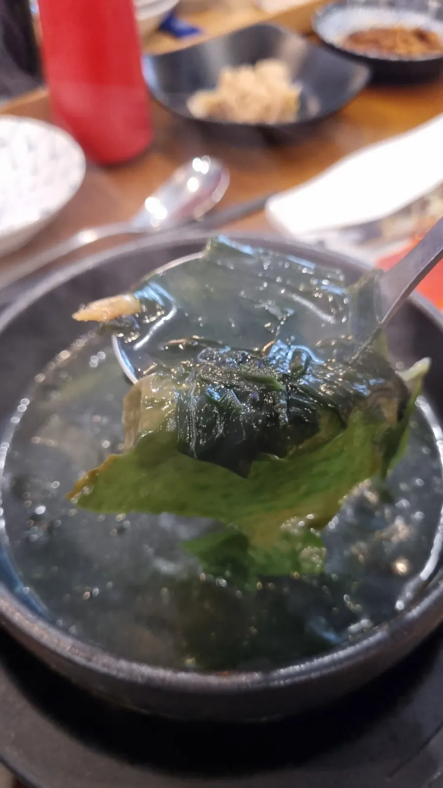 함께 나온 미역국