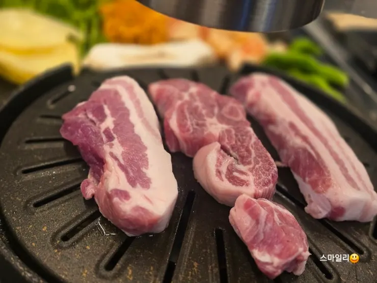 직원이 구워주는 참삼겹살과 꽃목살