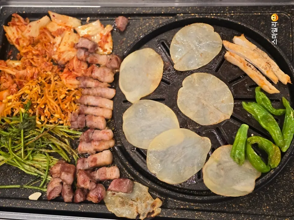 미나리와 함께 먹는 삼겹살