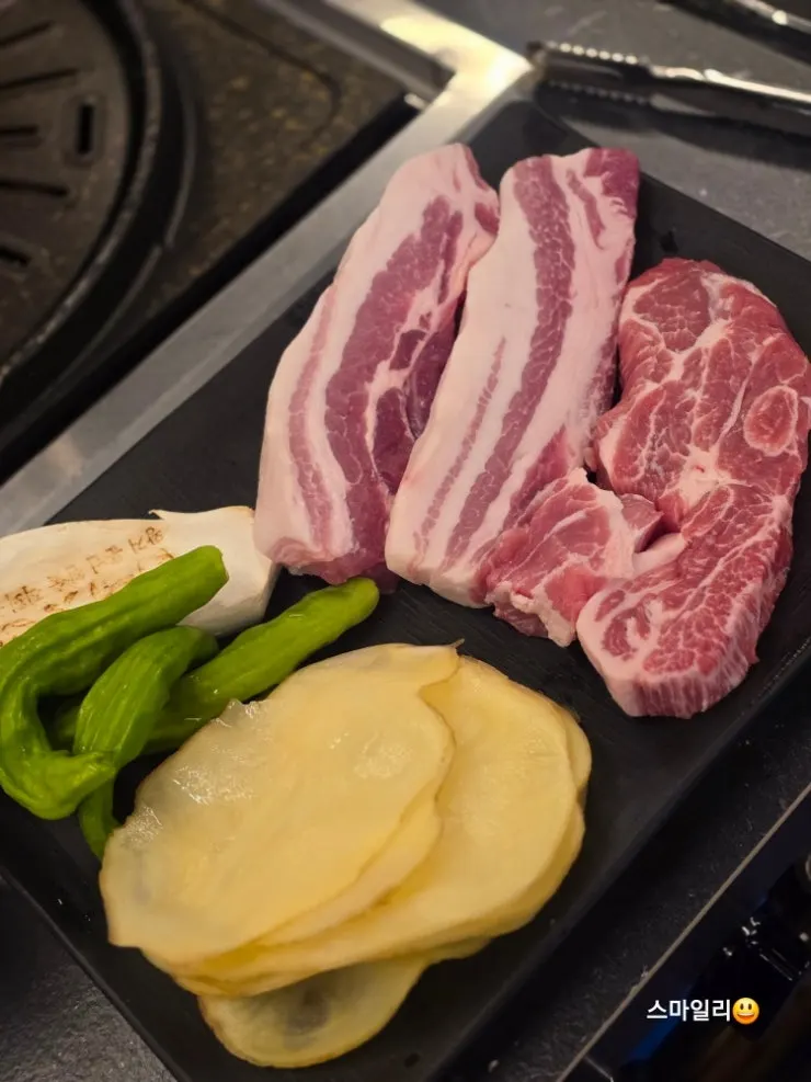 참돼짓간 천안두정점 식사 모습