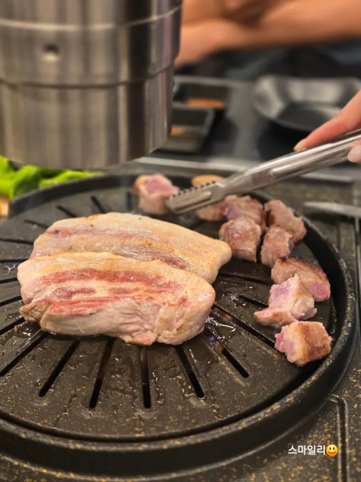 참돼짓간 천안두정점 식사 모습