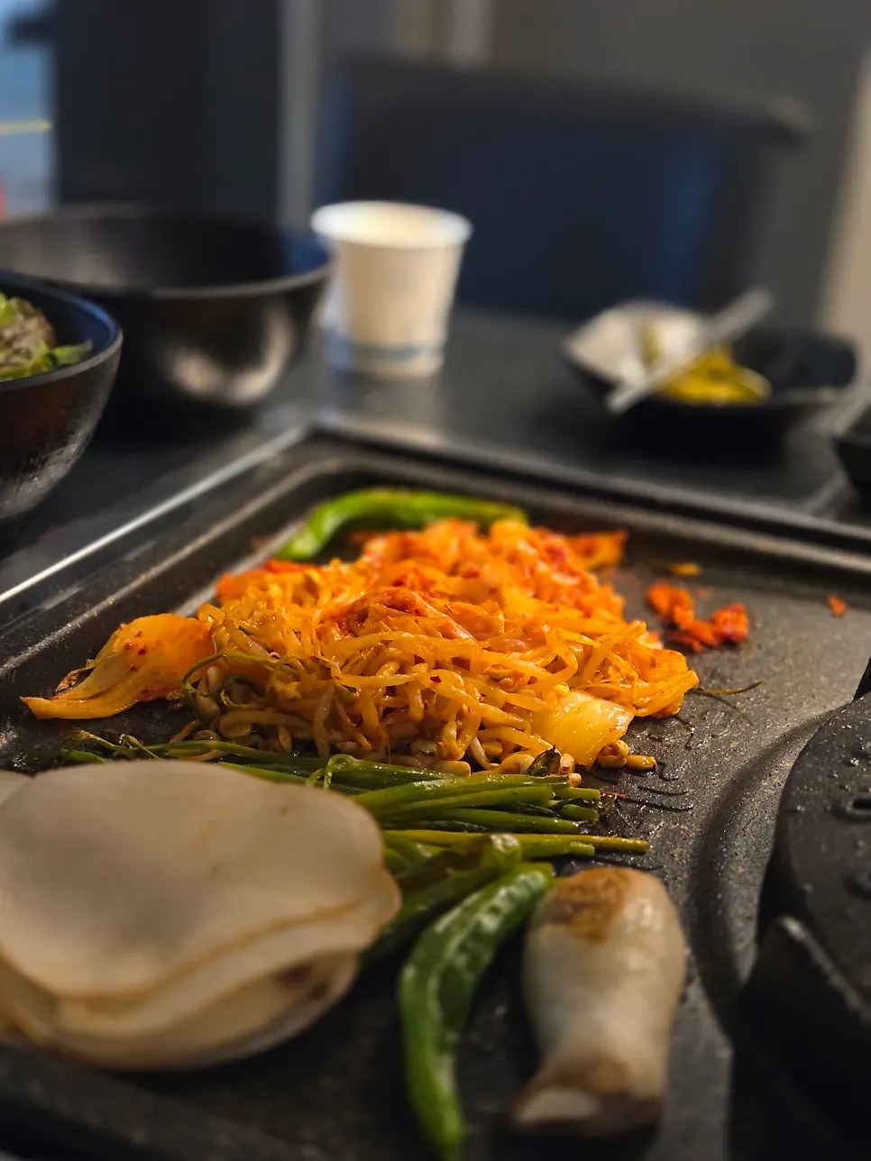 Self-serve bar vegetables including perilla leaves