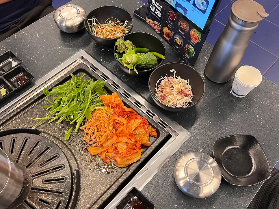 Cham samgyeopsal and basic table setting