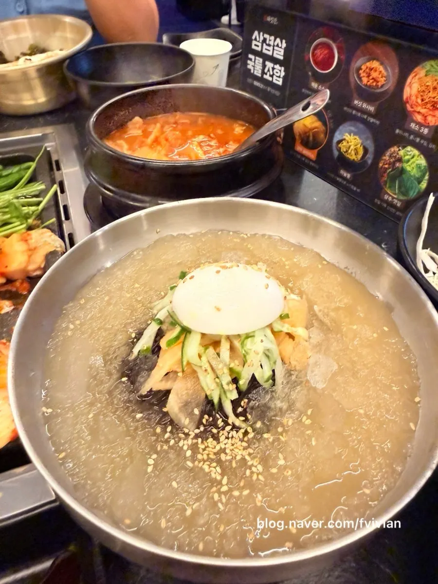 살얼음 육수의 지리산칡물냉면