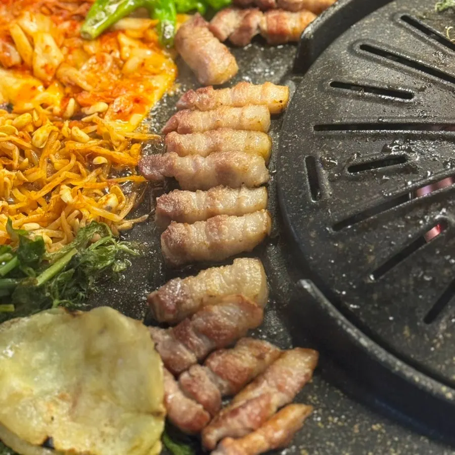 감자쌈에 올린 삼겹살