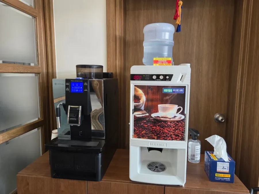 After-meal coffee machine and photo zone