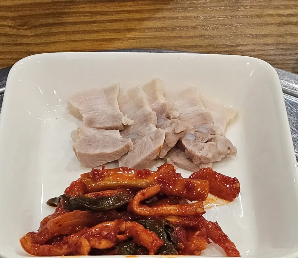 Beondegi served as a basic side dish