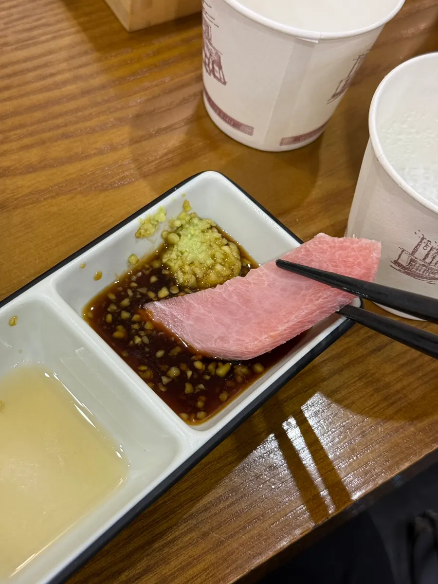 참치와 흰살회가 담긴 모둠회