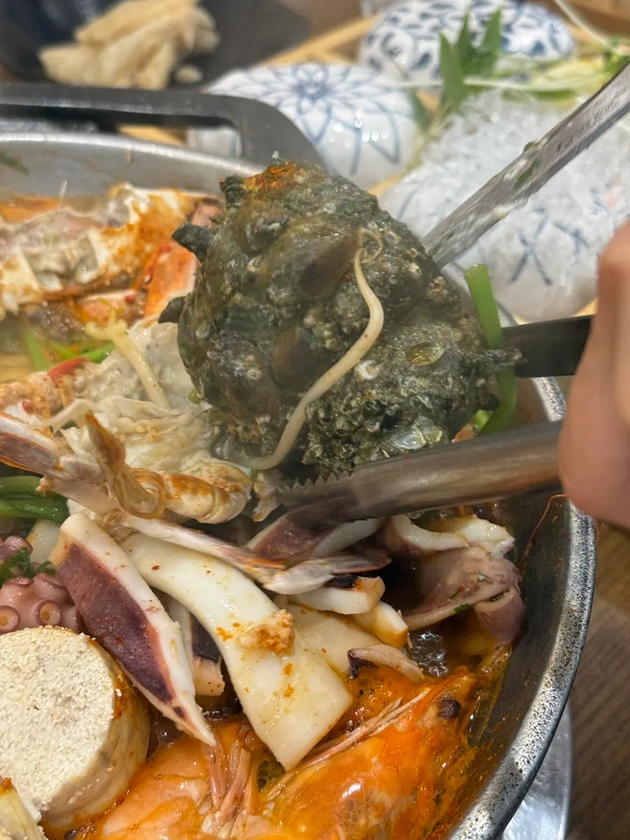 끓이며 깊어진 해물탕 국물