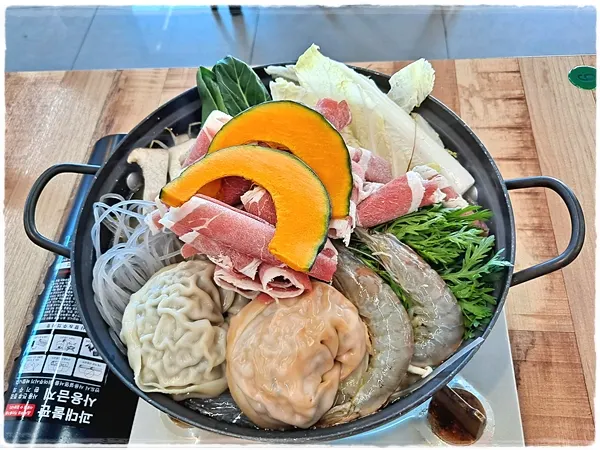 วัตถุดิบหม้อไฟเกี๊ยวทำมือรสกลมกล่อม
