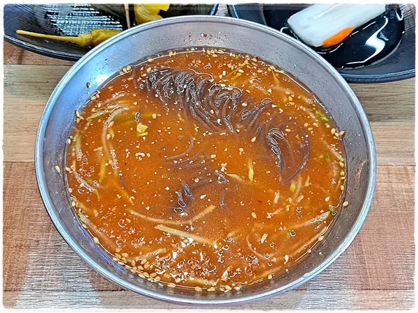 เส้นและน้ำซุปคุดซูแนงมยอน