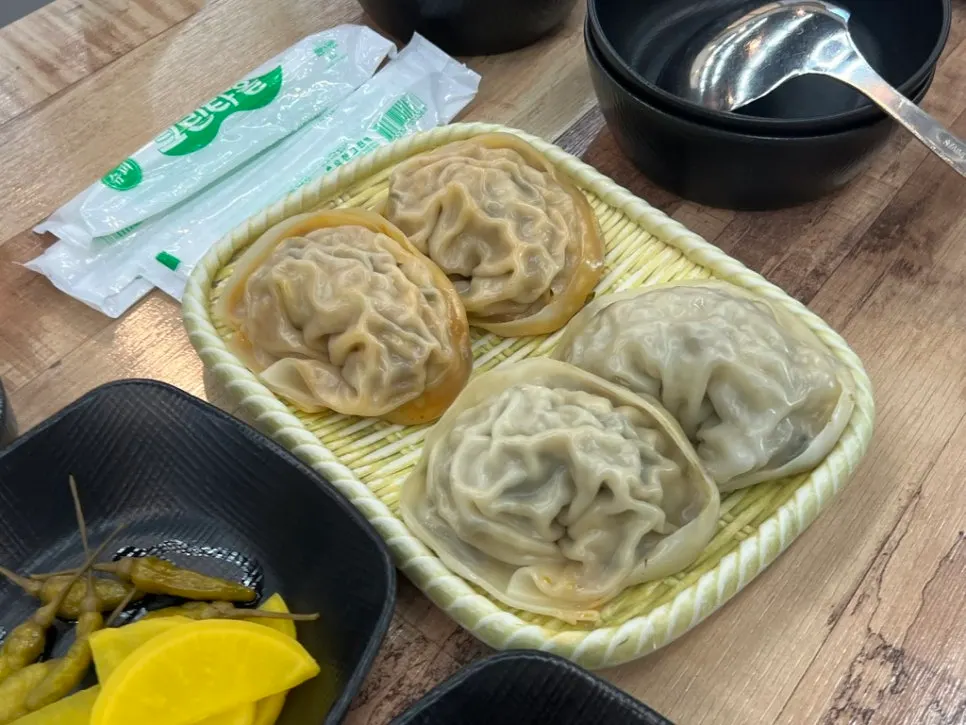 전골 전에 나온 찐 손만두 네 개