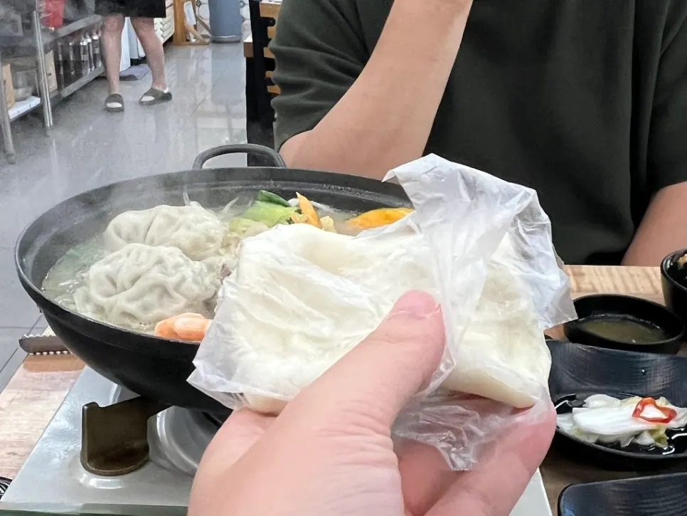 보글보글 끓는 만두전골 클로즈업