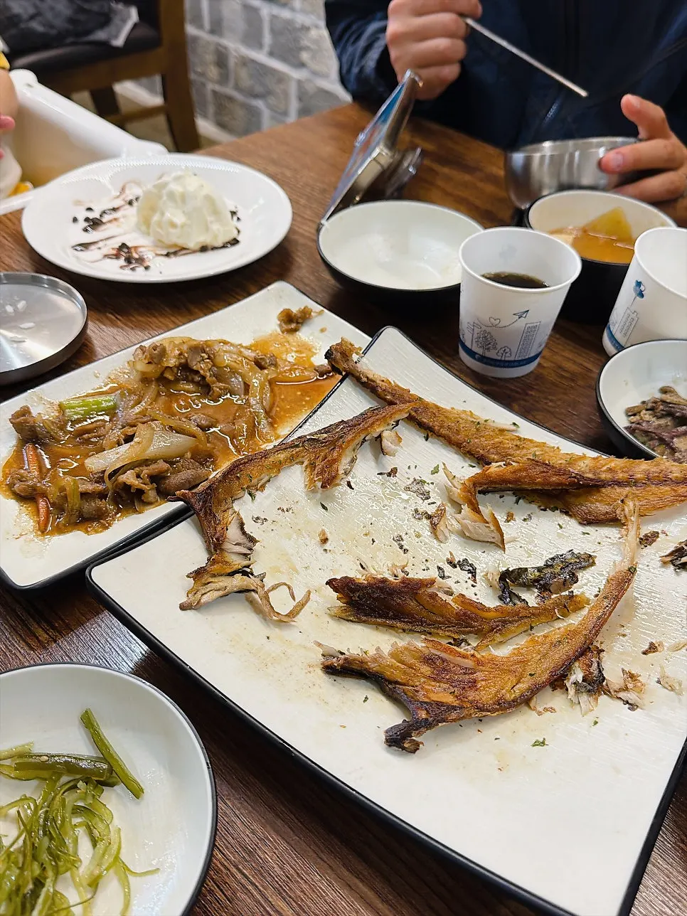 Grilled mackerel and Korean dishes