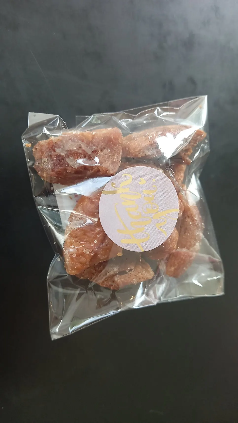 그림스 카페 음료와 빵 세팅