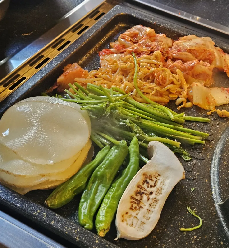 두툼한 고기를 굽는 그릴링 서비스