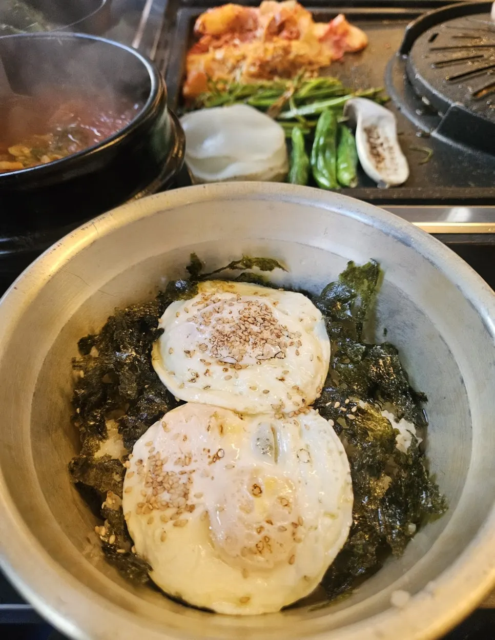 고기가 든 진한 김치찌개