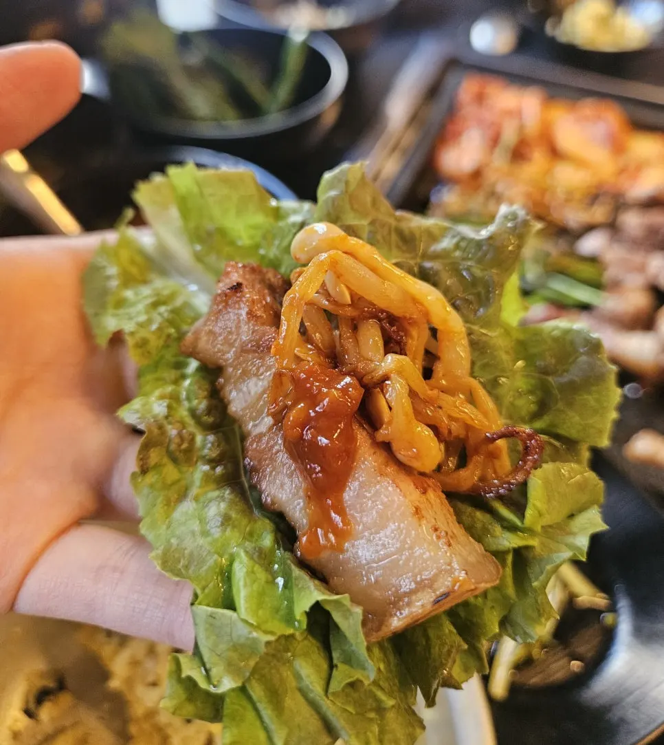 콩나물 김치와 가브리살 구이