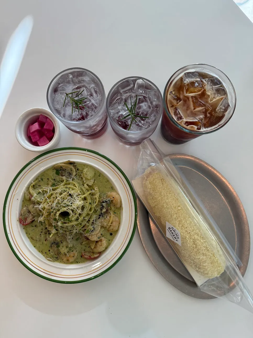 Basil cream pasta, drinks, and cream bread