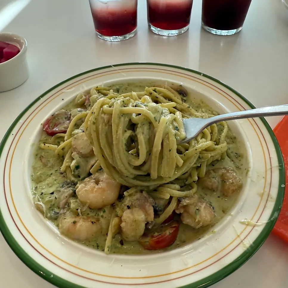 Shrimp in basil cream pasta