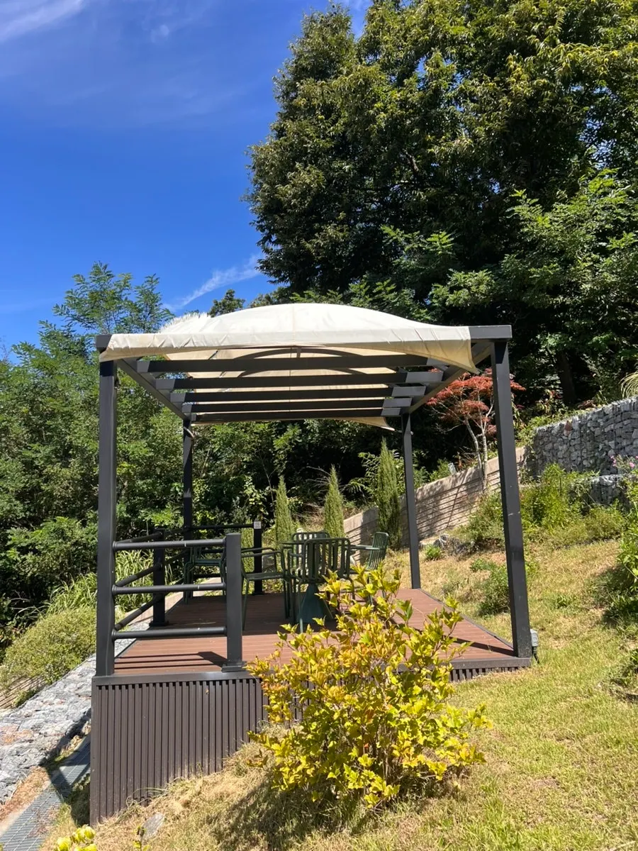 Open view from the outdoor tables