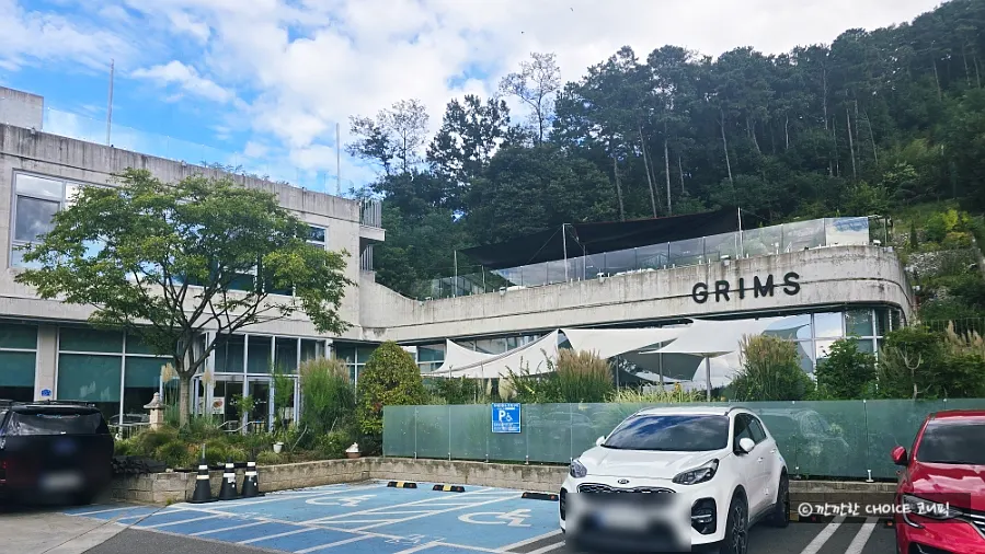 Geurimseu Cafe, a large café in Cheonan