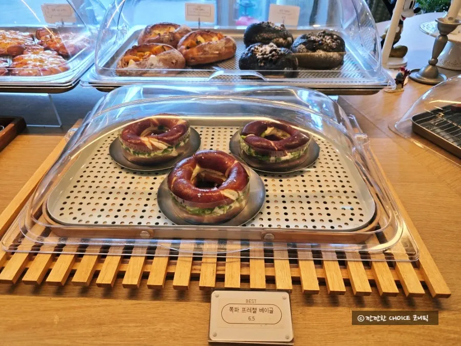 Pizza brunch at Geurimseu Cafe