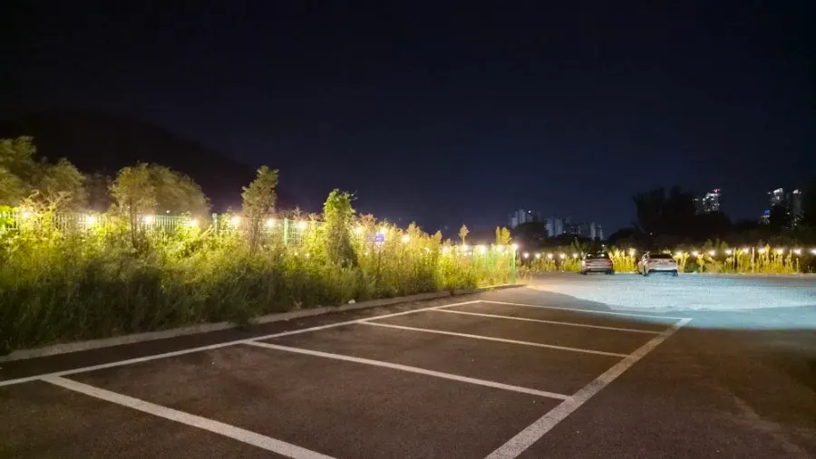 Standalone building and large dedicated parking lot on Taejosan-gil