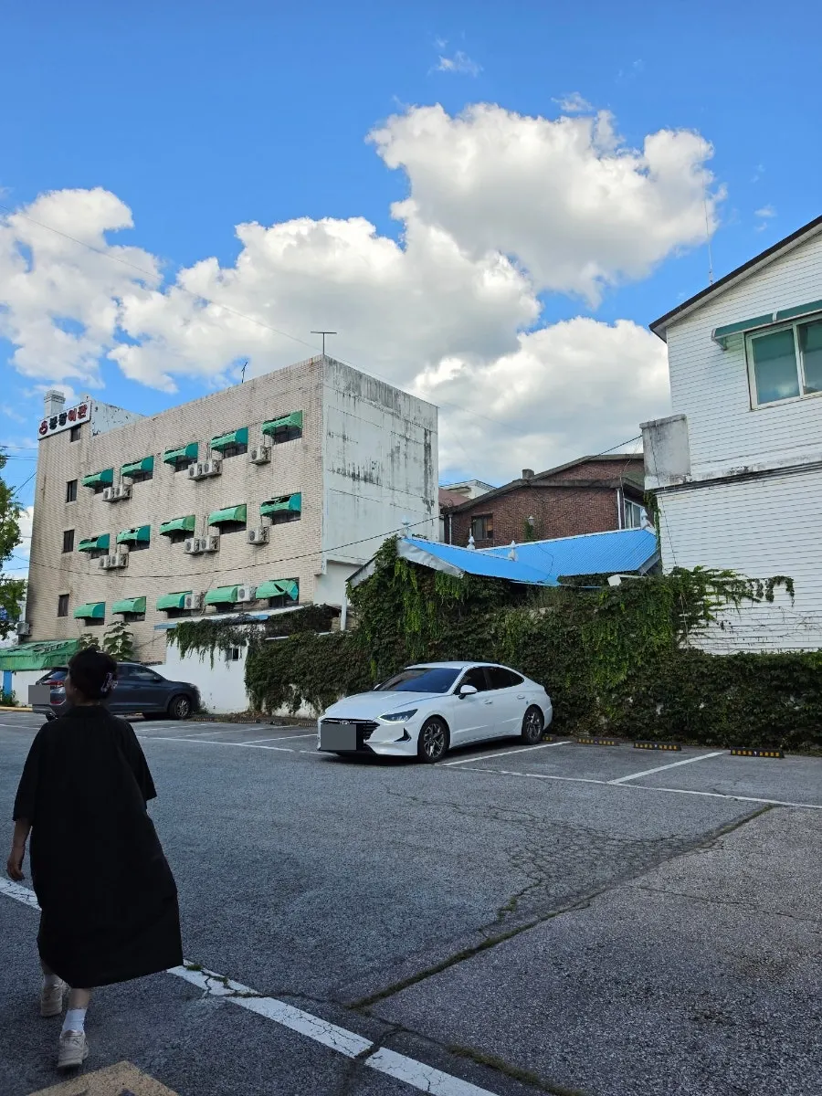 Lee Eunju Art Gallery parking lot