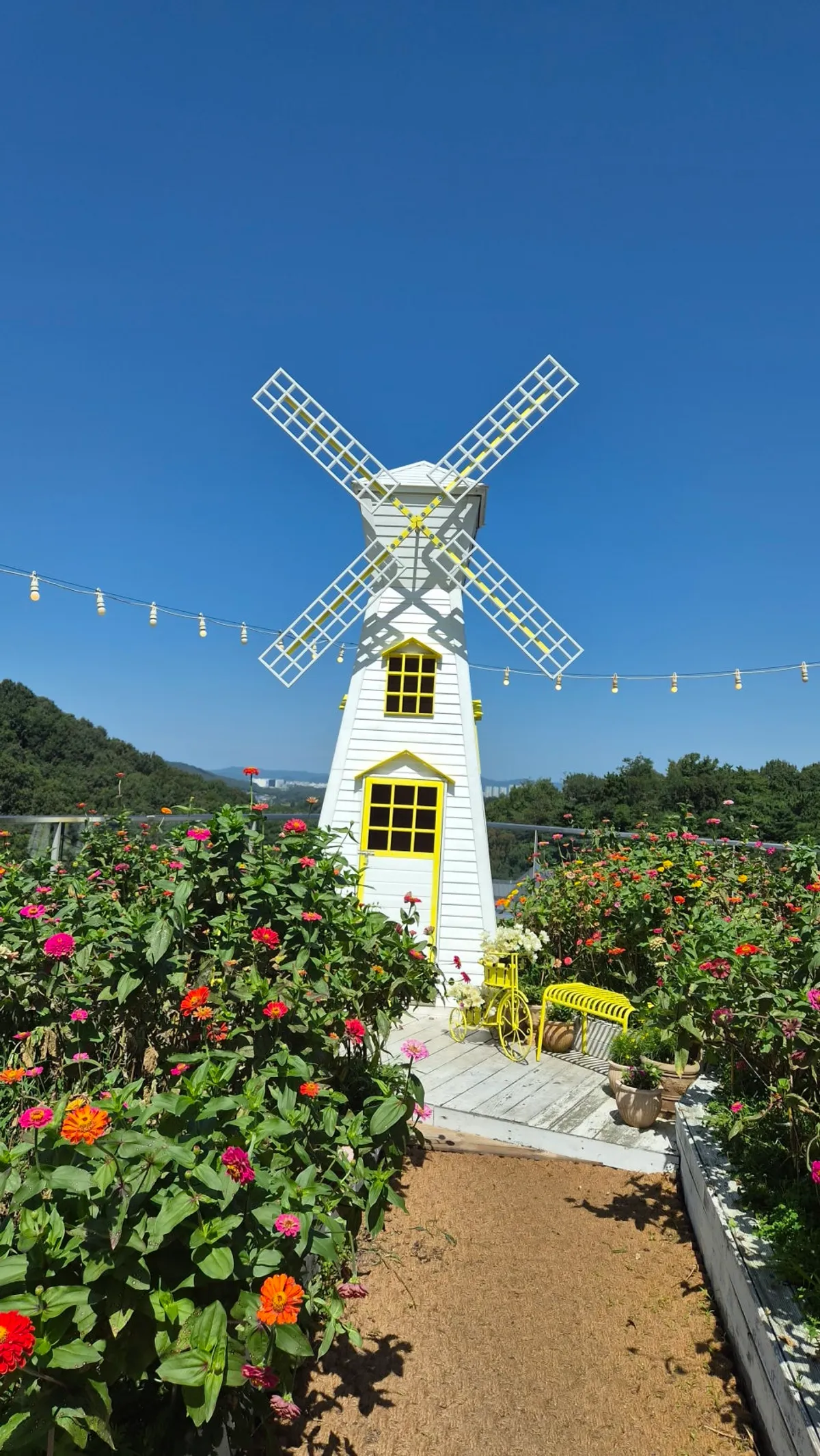 The windmill rooftop at the top of Siyudang