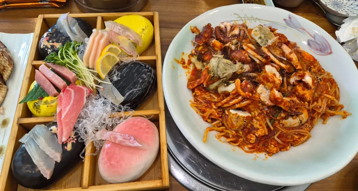 천안 동해바다횟집 가족 외식 대표 사진