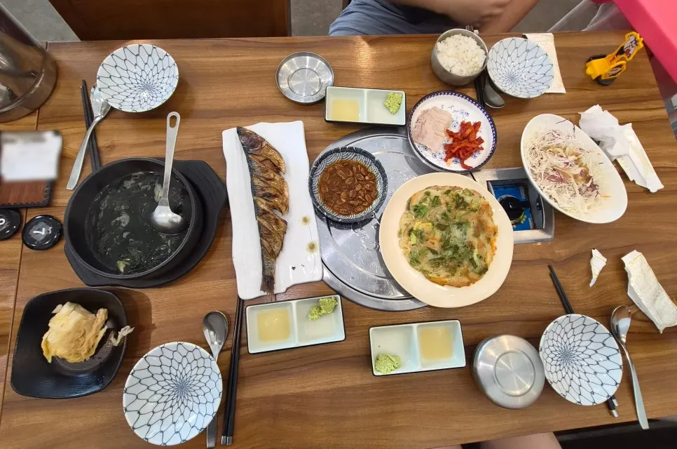 모듬회와 해물찜 세트 상차림