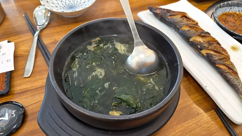 기본 찬으로 나온 보쌈 수육