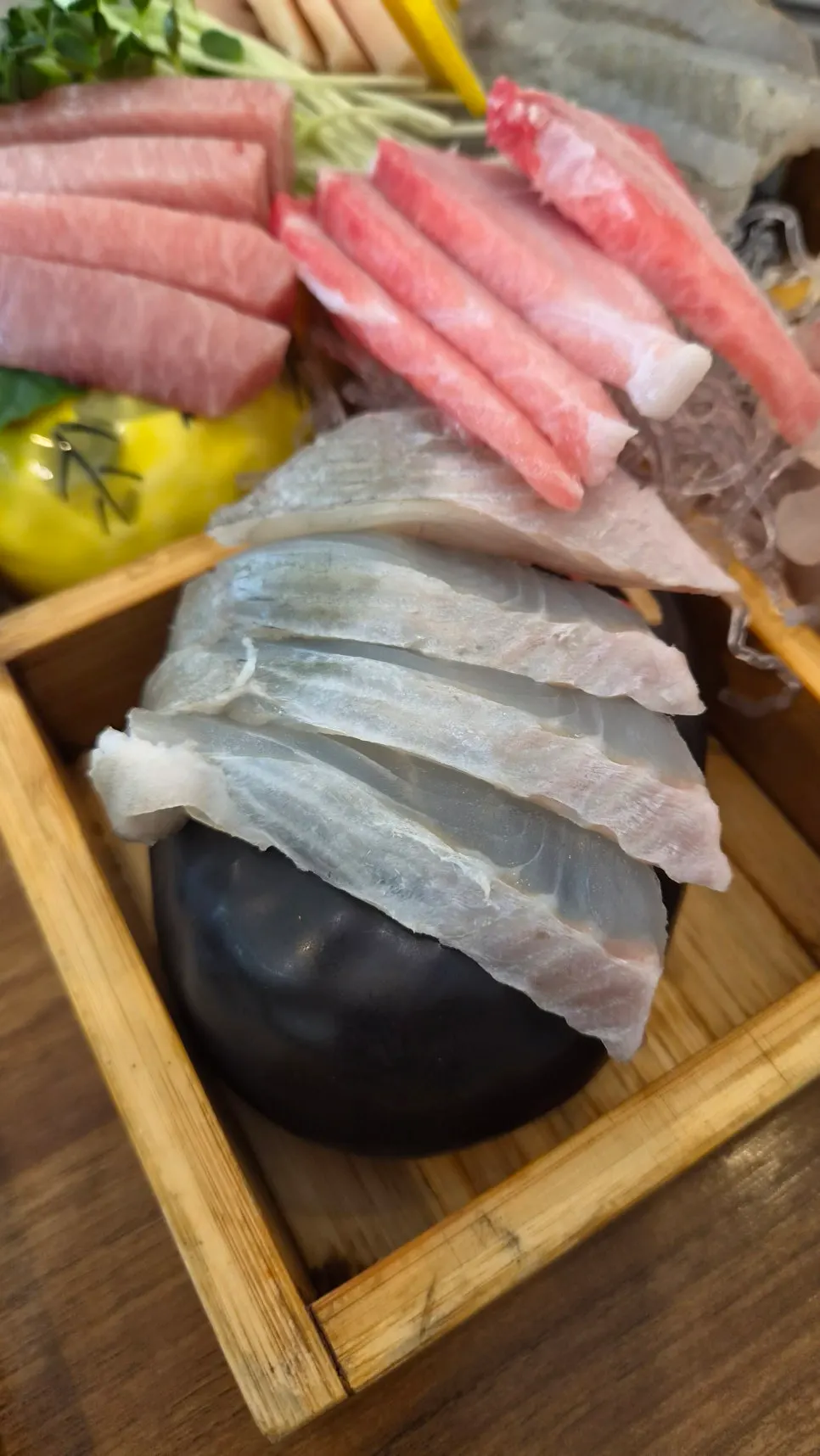 찰진 식감의 모듬회