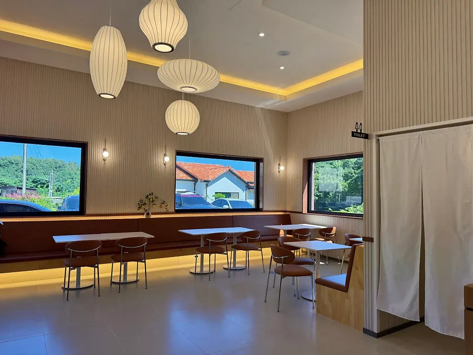 Pino Cafe Cheonan's main building and annex