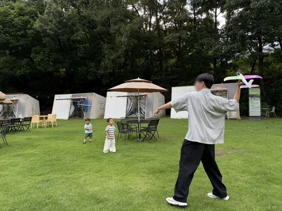 芝生広場の屋外遊びスペース