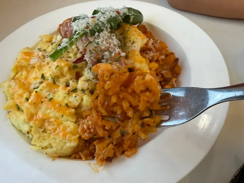 Kimchi pilaf and truffle cream pasta