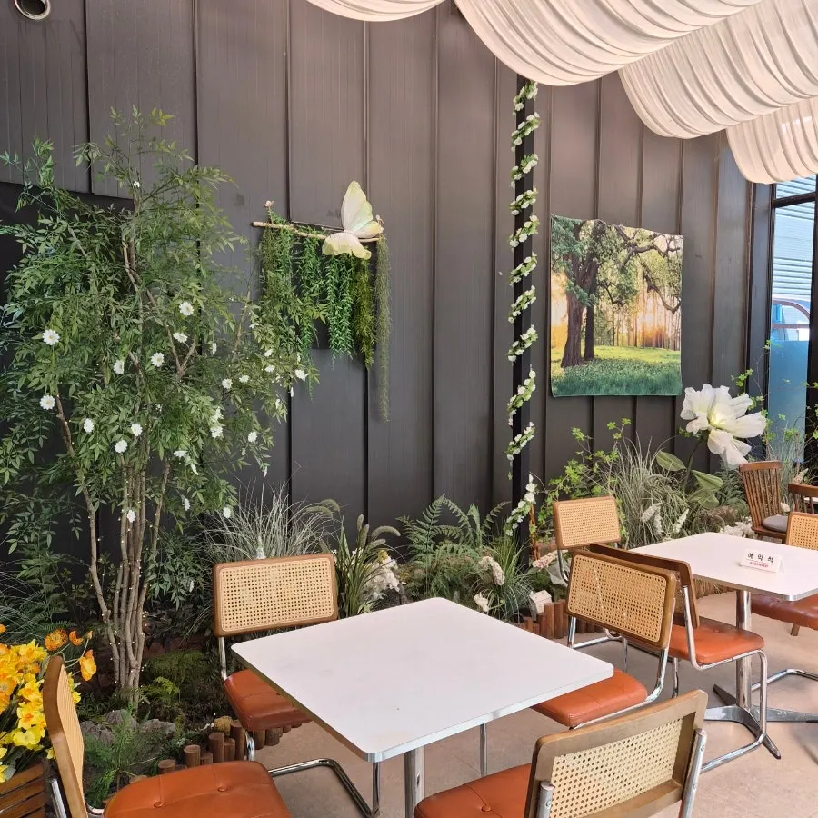 Lunchtime atmosphere at Pino Cafe Cheonan