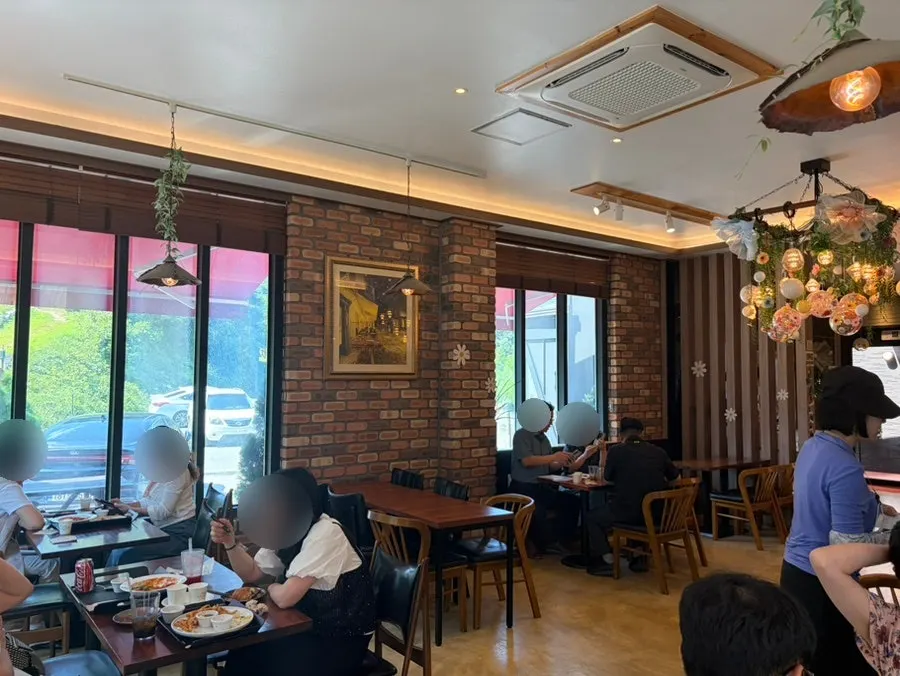 Ordering area in Pino Cafe Cheonan’s main building