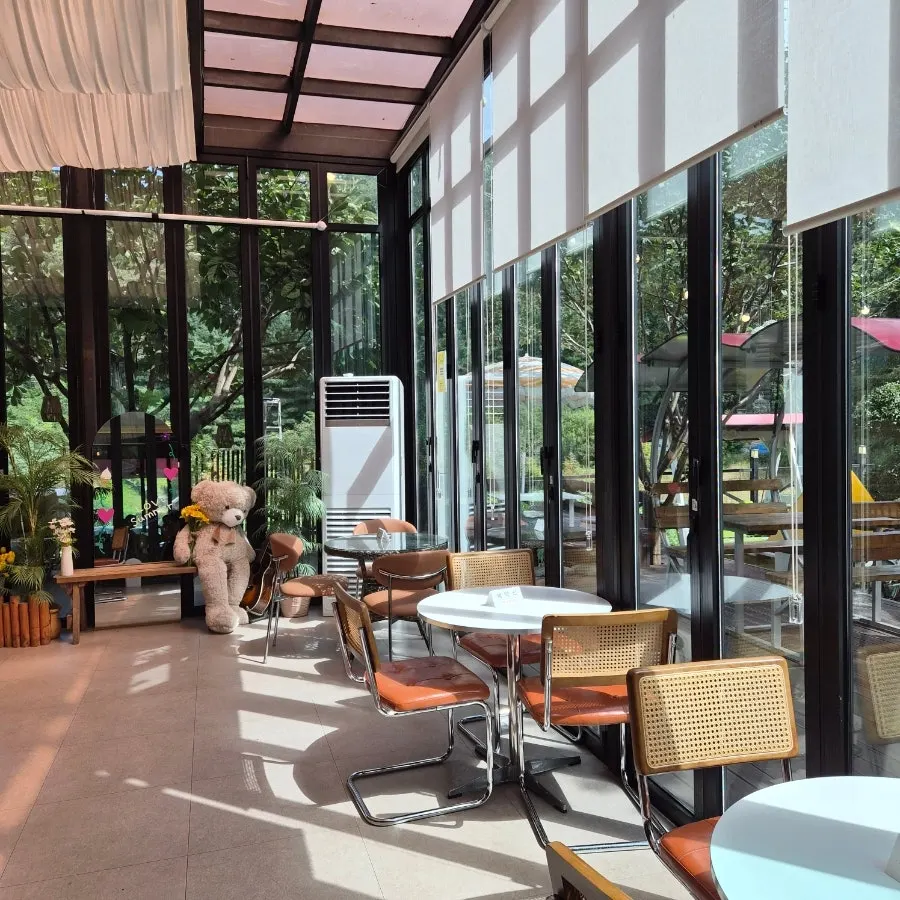 Pino Cafe space for a Cheonan date