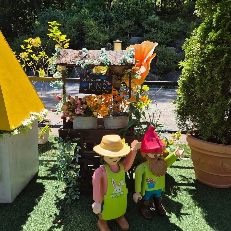 Date space for exploring the autumn garden