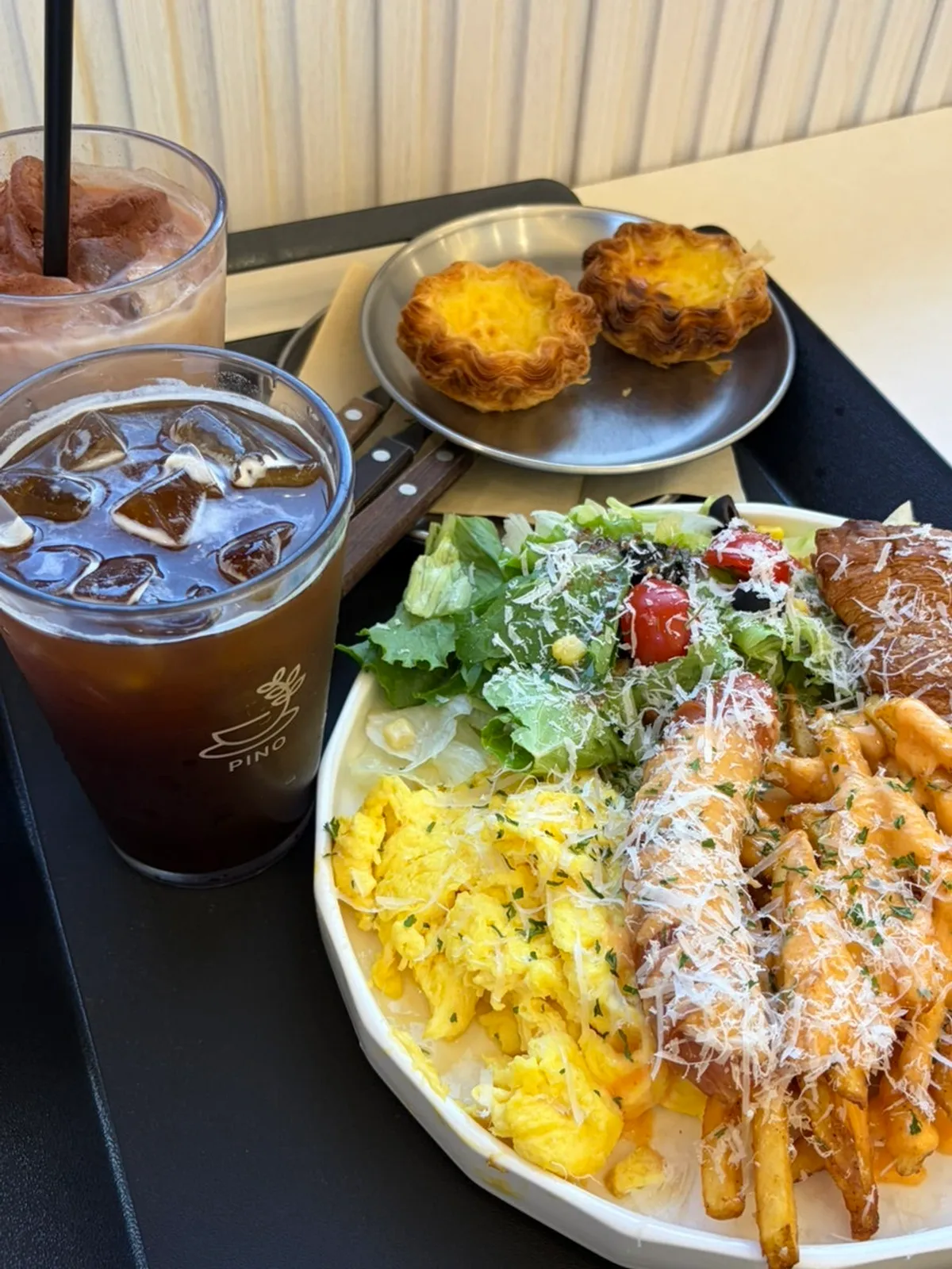 Brunch served with an egg tart
