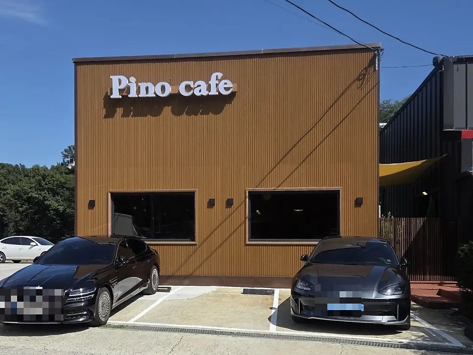 Exterior of Pino Cafe Cheonan in Taehaksan Recreational Forest