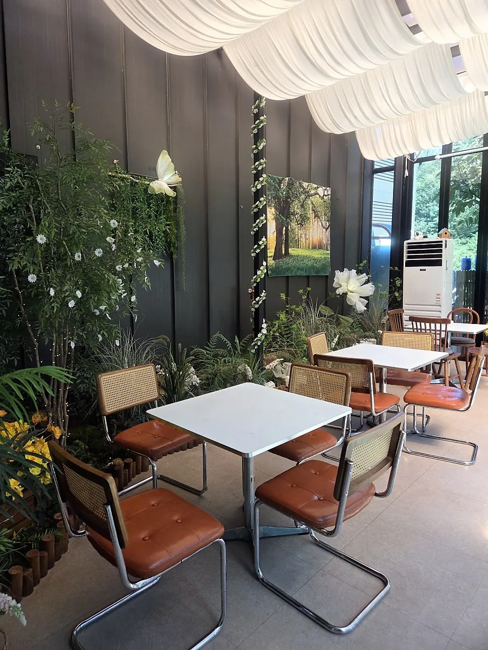 Interior of Pino Cafe Cheonan's main building or annex