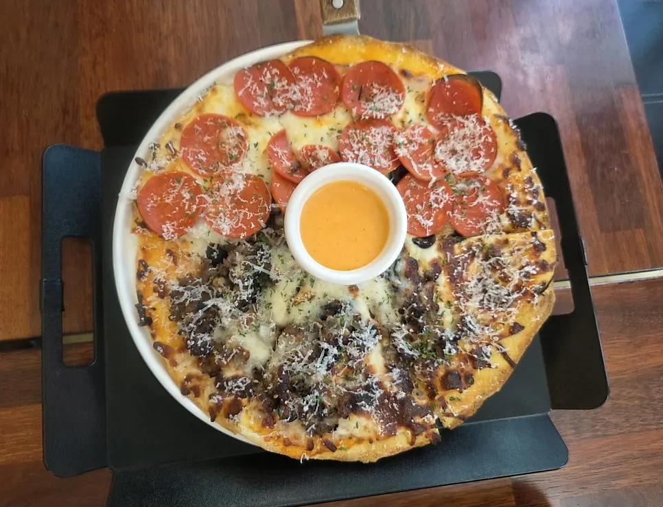 Bulgogi pepperoni pizza and ordered drinks