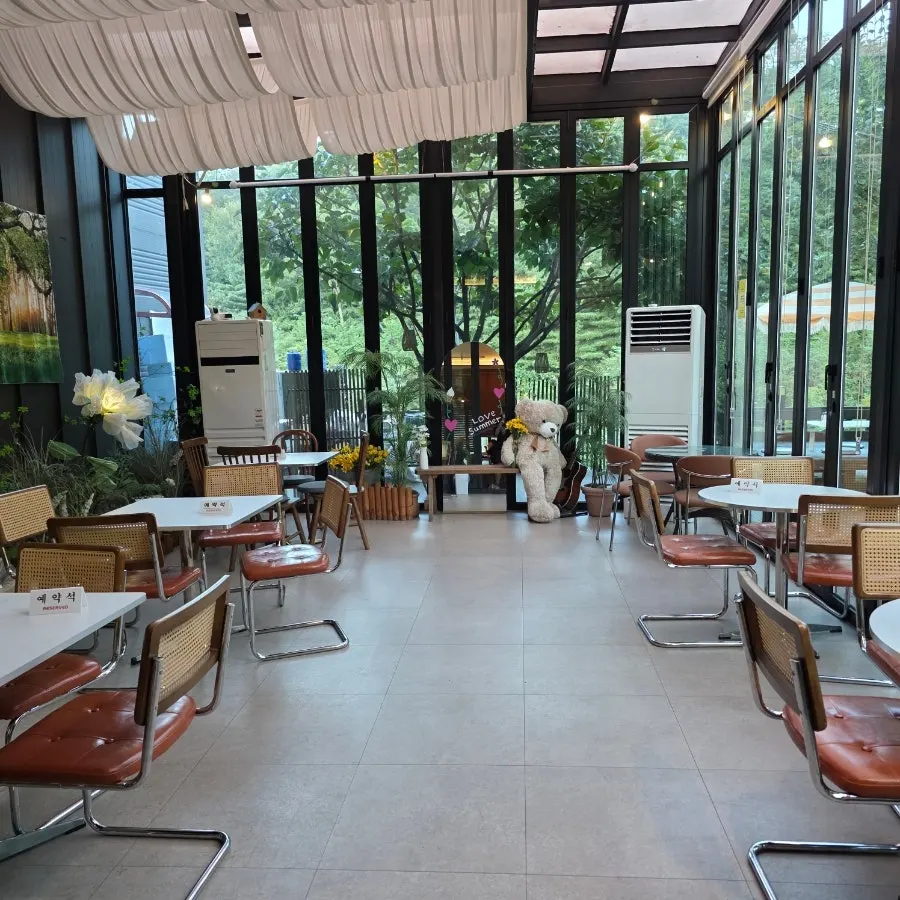 Annex space at Pino Cafe Cheonan