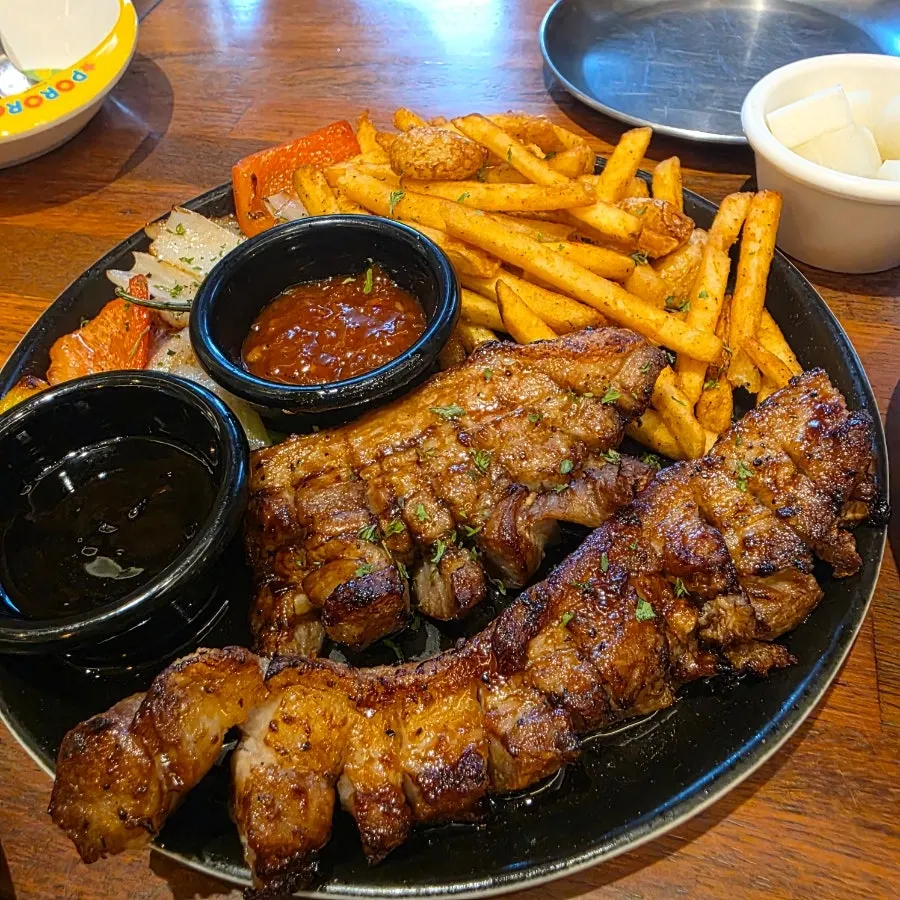 Charcoal-grilled whole pork belly steak