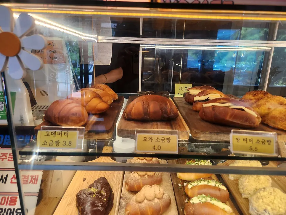 Gourmet butter and milk-cream salt bread
