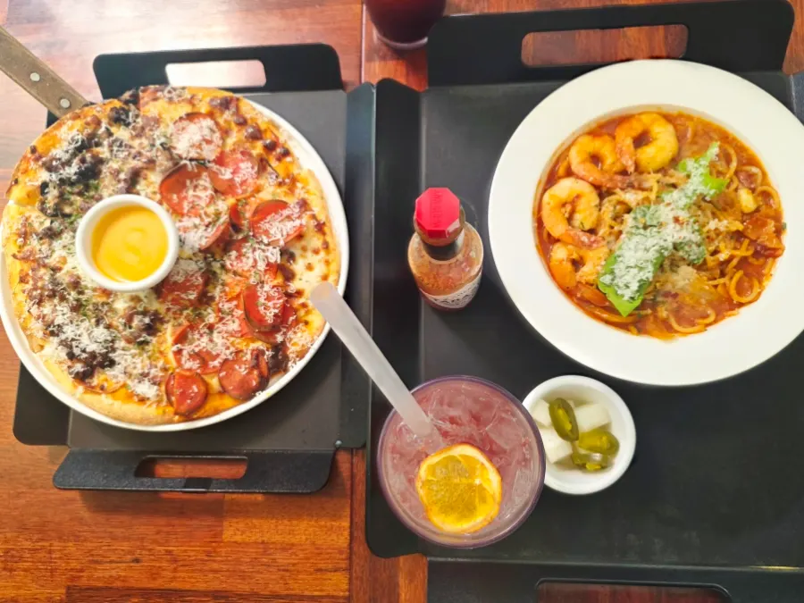 Tomato pasta and half-and-half pizza
