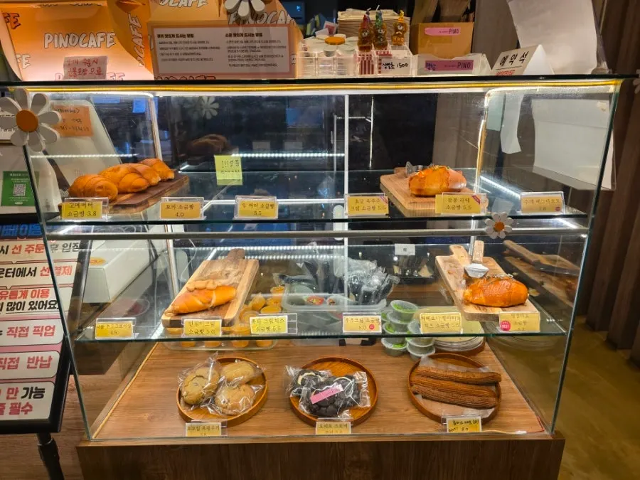 ピノカフェの本館と別館の建物
